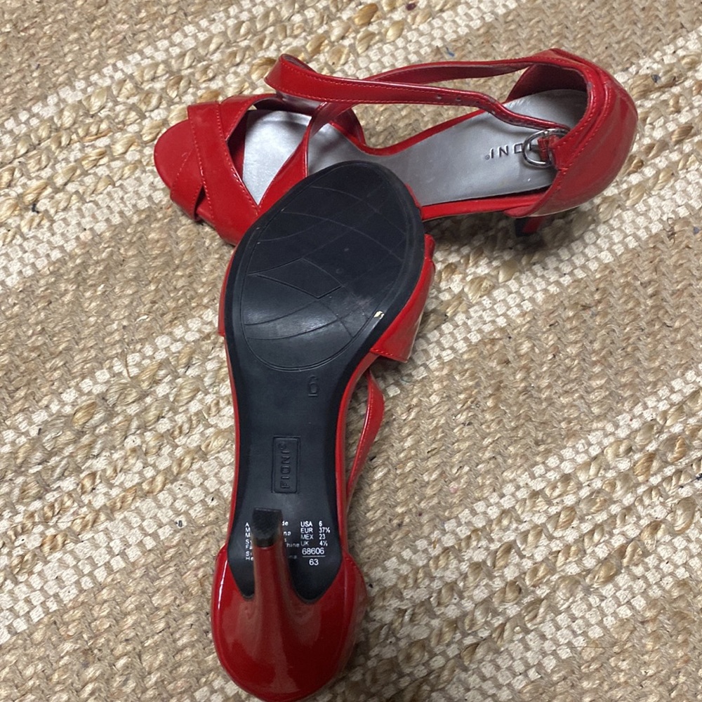 Red heels - Picture 5 of 5
